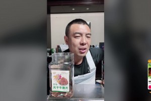 徐亮：中国队进球后拖延时间是世界一流，担架都不够用